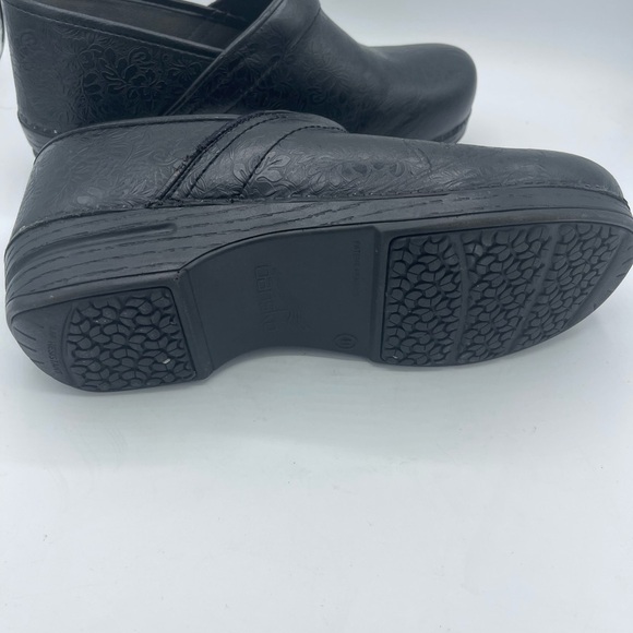 Dansko Black floral Embossed Clogs Womens Size 41 (10.5-11) Leather Tooled - Picture 7 of 7